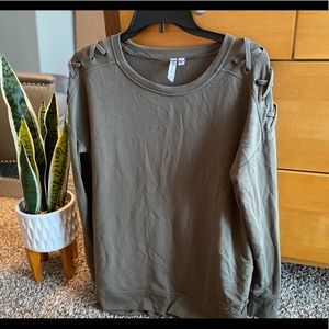 Womens green long sleeve, size medium LIKE NEW